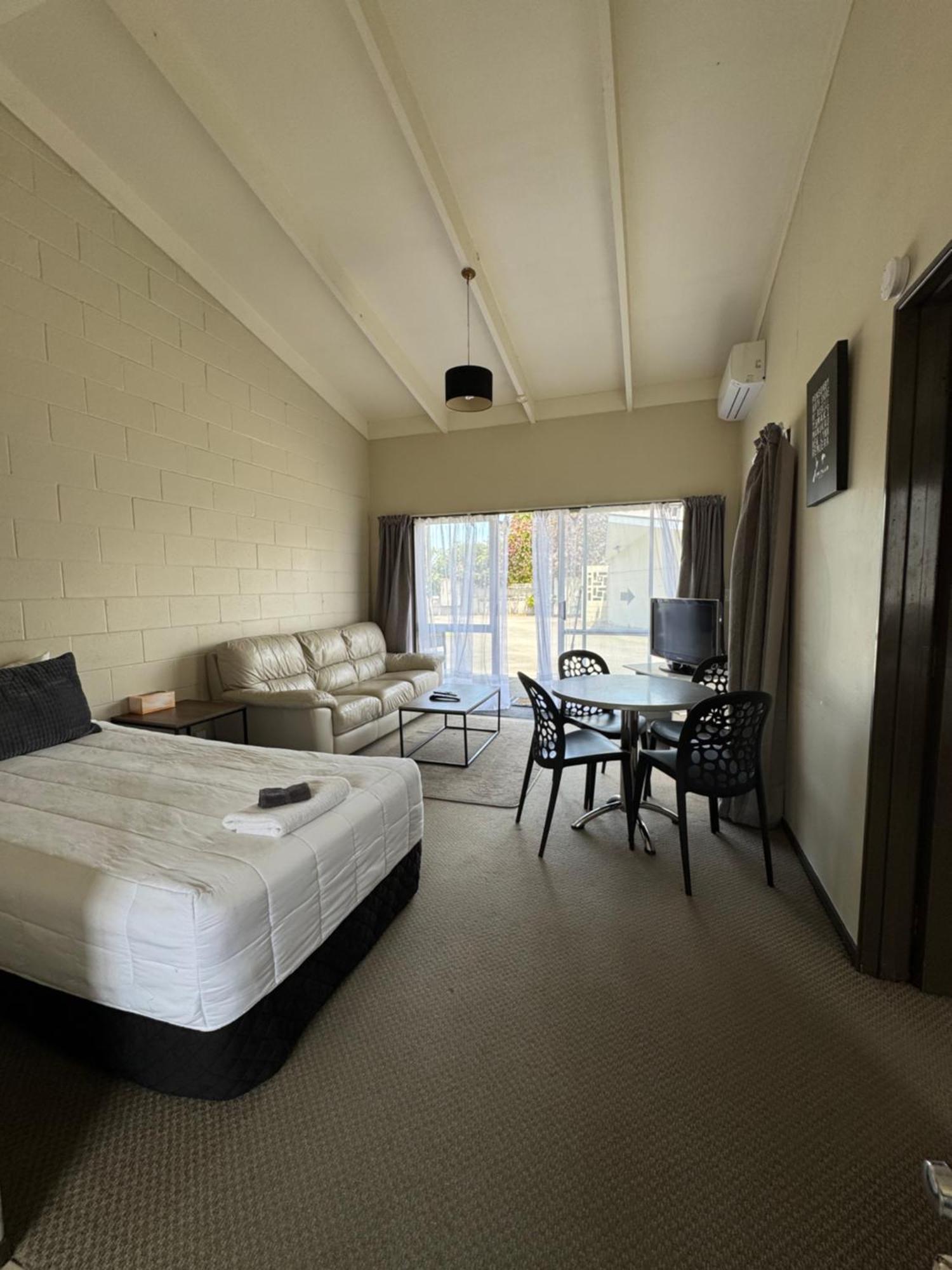 Fountain Court Motel Tauranga Bagian luar foto