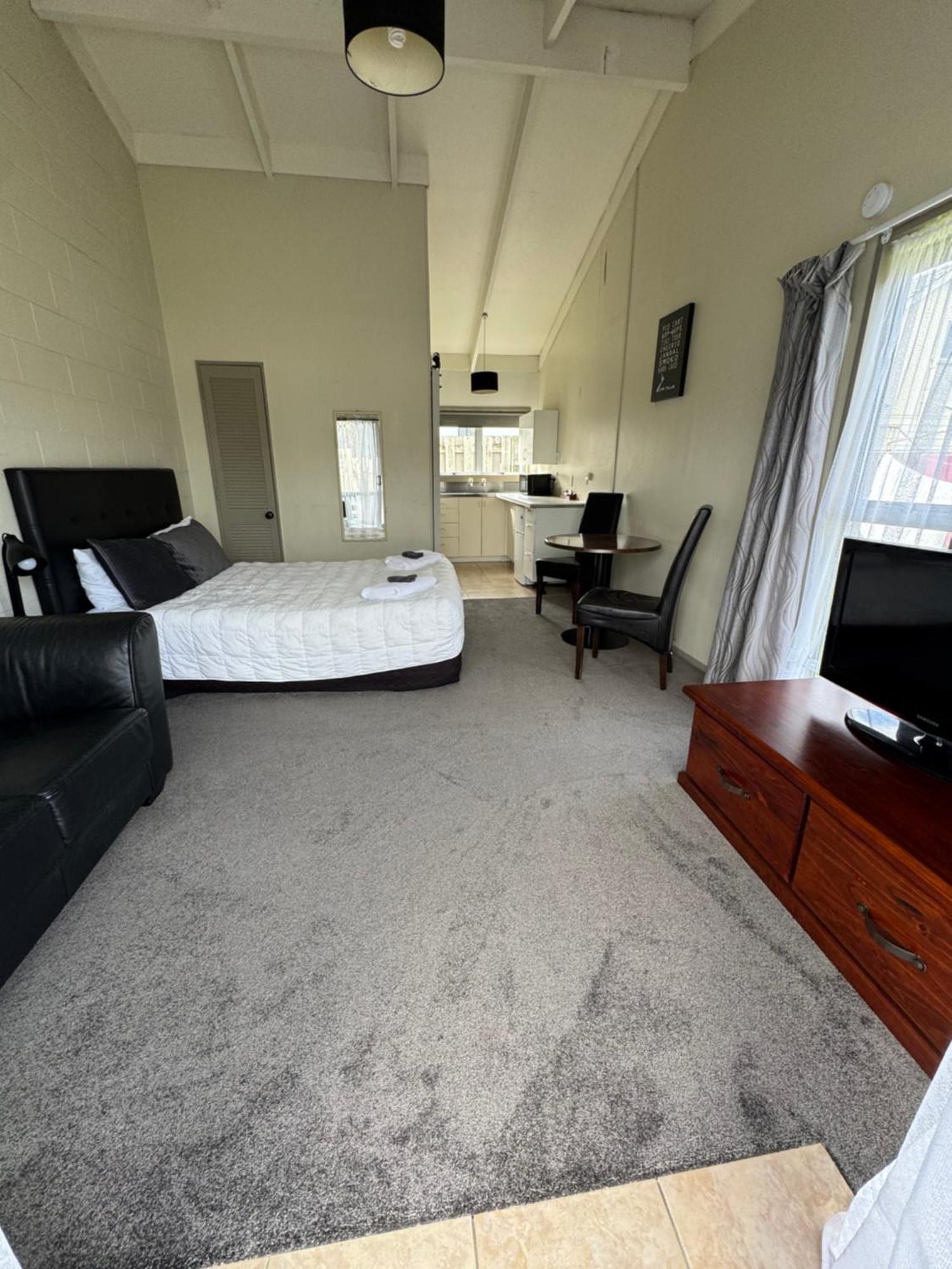Fountain Court Motel Tauranga Bagian luar foto